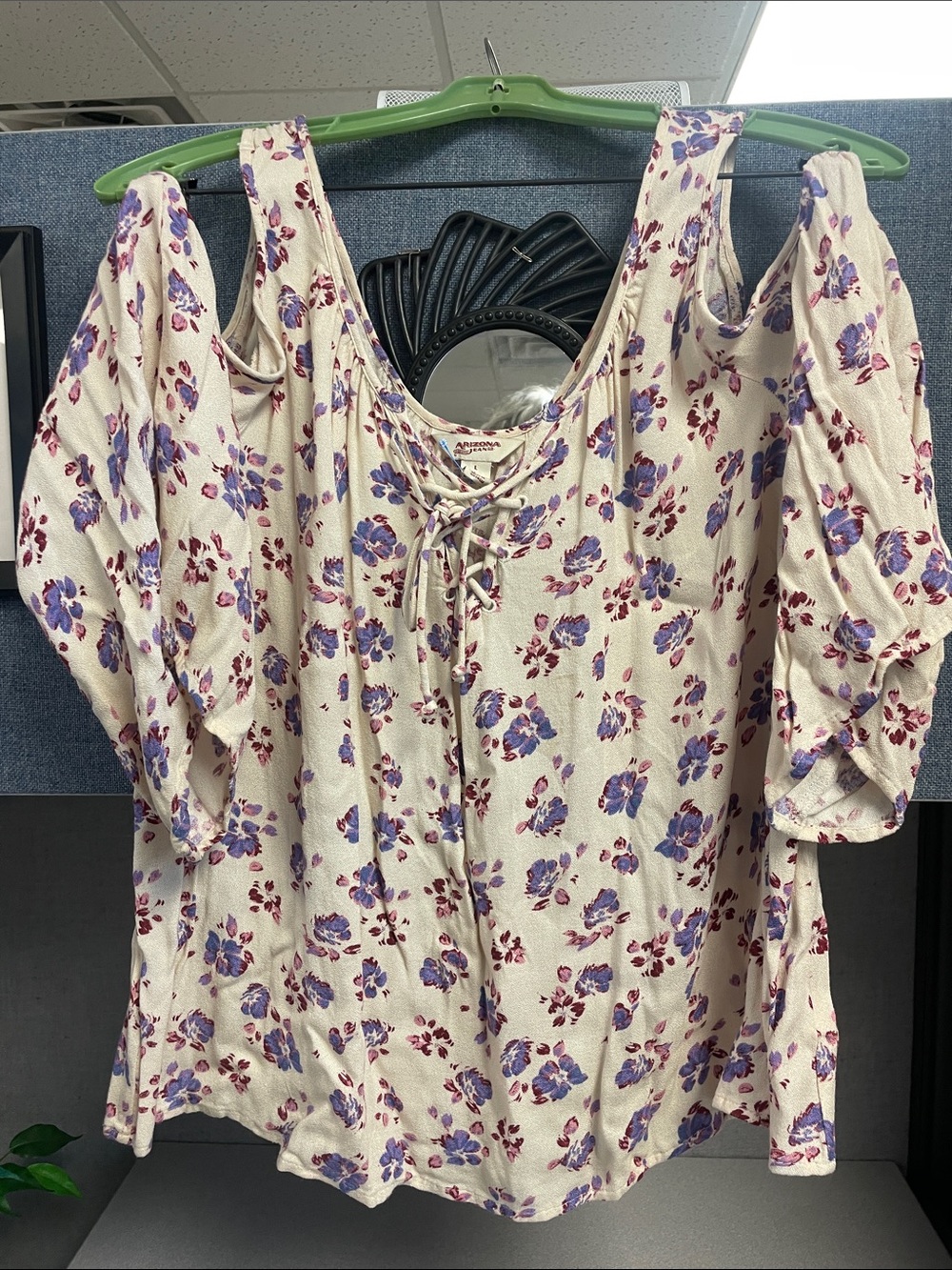 Arizona Jean Company Cream Floral Cold-Shoulder Top with Purple and Red Flowers
